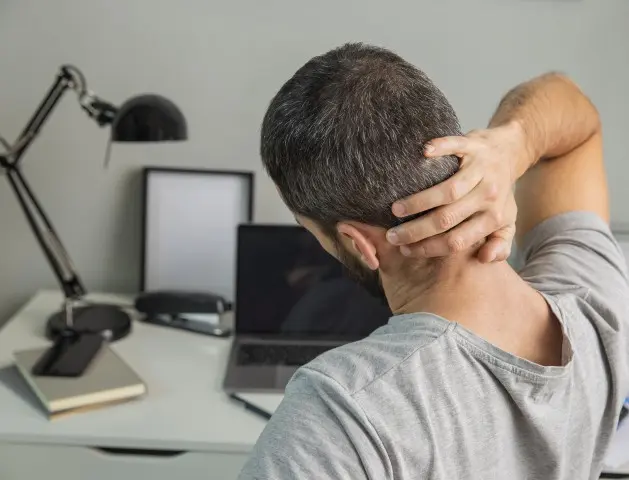 Cómo aliviar el dolor de cuello por estar sentado